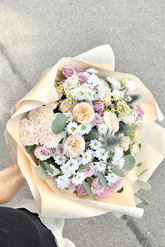 Žaismingų spalvų puokštė