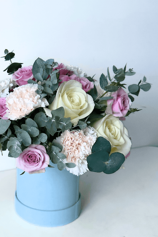Švelnių atspalvių gėlių dėžutė